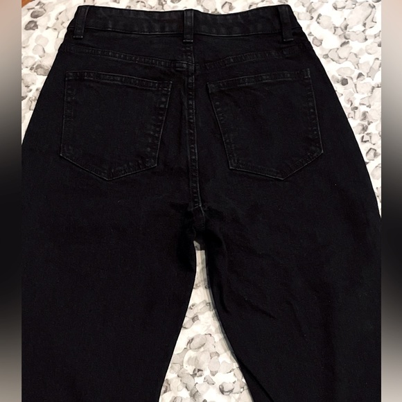 NWOT H&M Black Slim Mum High Ankle Jeans Size 6 -8 $30 (RRP $40)๐๏ธ๐. - Picture 3 of 8